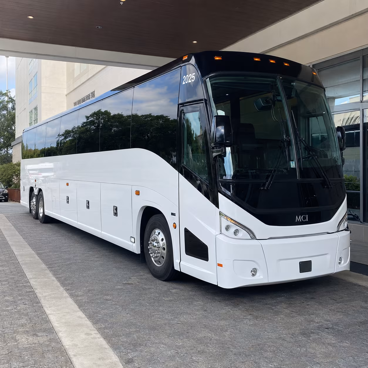 warwick charter bus services exterior